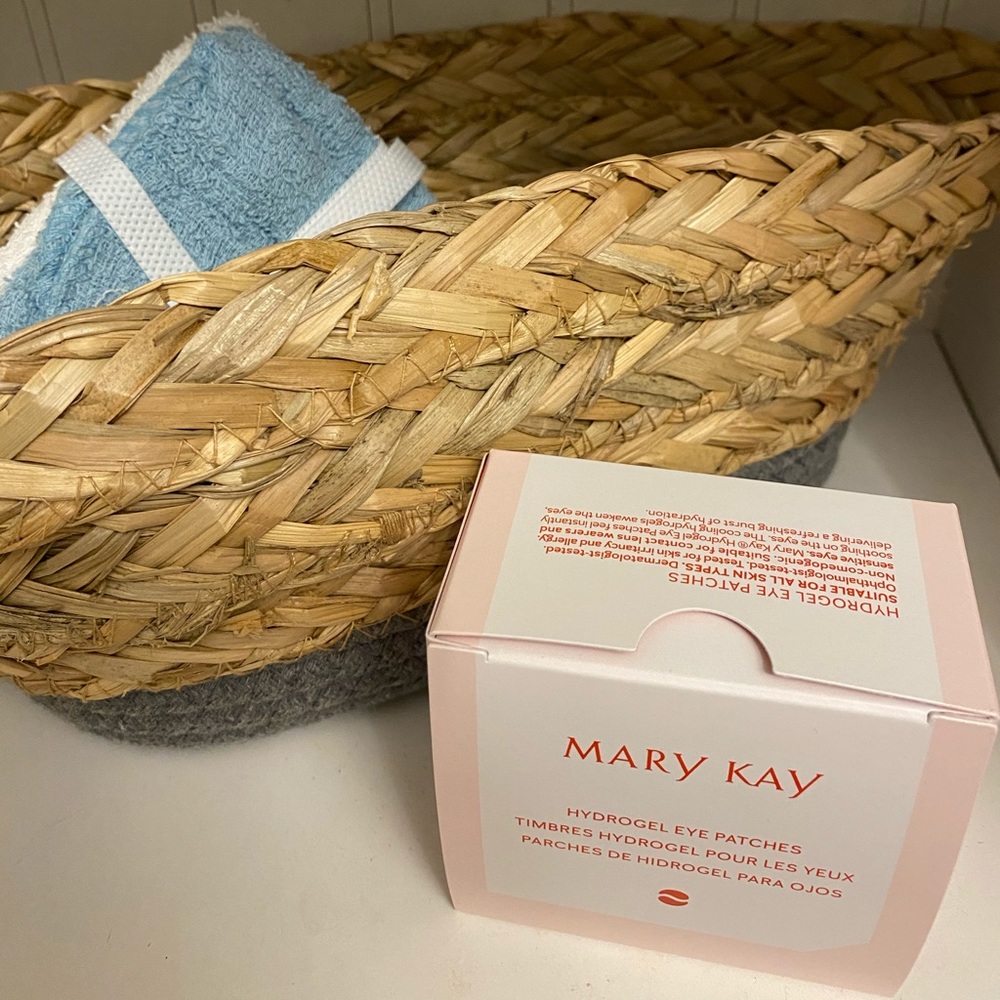 Mary Kay eye patches - Picture 1 of 1